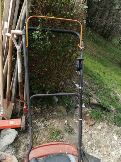 Nesreča pri delu s kosilnico