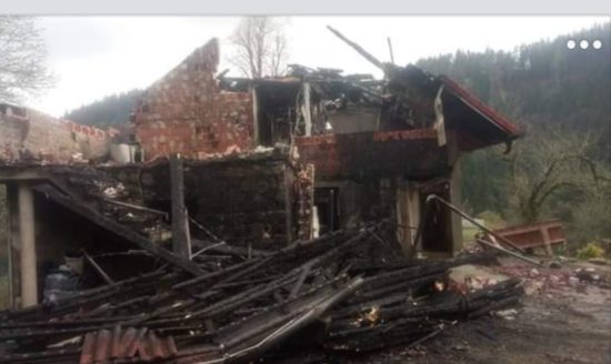 FOTO: Šestčlanska družina potrebuje pomoč, kmetija je zgorela