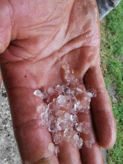 VIDEO: Dež ni prinesel zgolj olajšanja, ampak tudi ledene padavine, vse to so današnji posnetki iz Slovenije