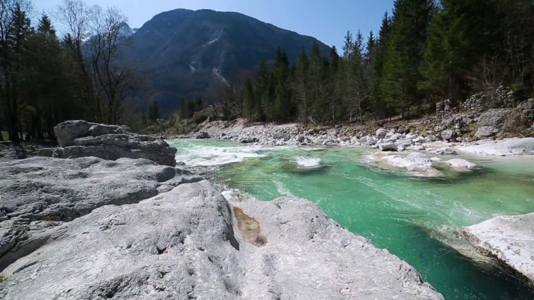 Šok! Pogrešanega 29-letnega domačina našli v reki v globini približno treh metrov