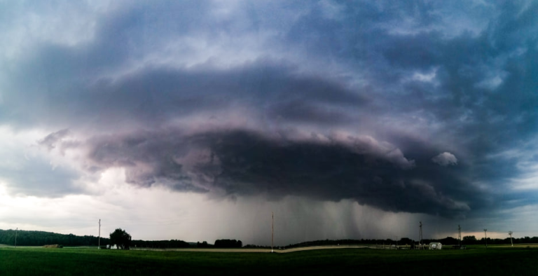 Padavine se bodo še krepile, plohe se bodo razširile