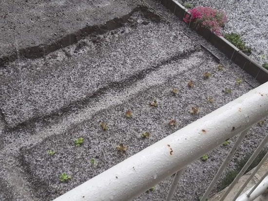 FOTO: Nedeljski nalivi so prinesli tudi tako belino