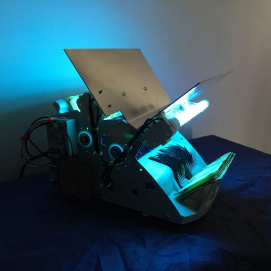 FOTO: To je naprava, ki preprečuje širjenje covida-19, izumili so jo Slovenci