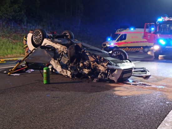 FOTO: Na avtocesti zjutraj ugasnilo življenje, strašni posnetki razdejanja