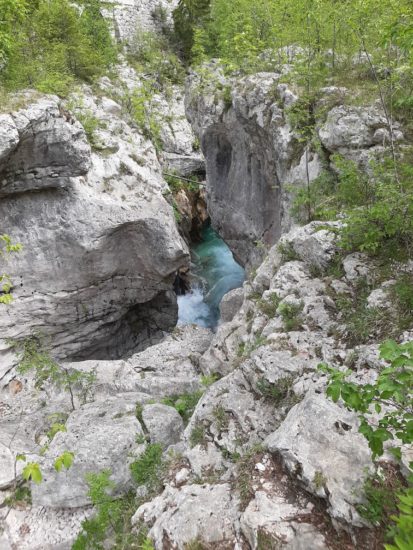 V reko Sočo padel mlajši moški