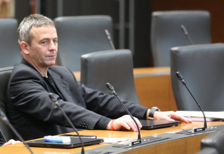 Kralj smeti Odlazek naj bi kupoval poslanca Židana