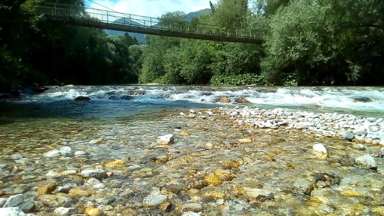 V nedeljo občan v strugi opazil utopljenca
