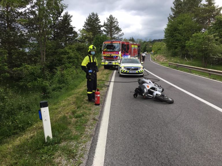 Motorist se je ponesrečil, ko je vanj pritekla srna