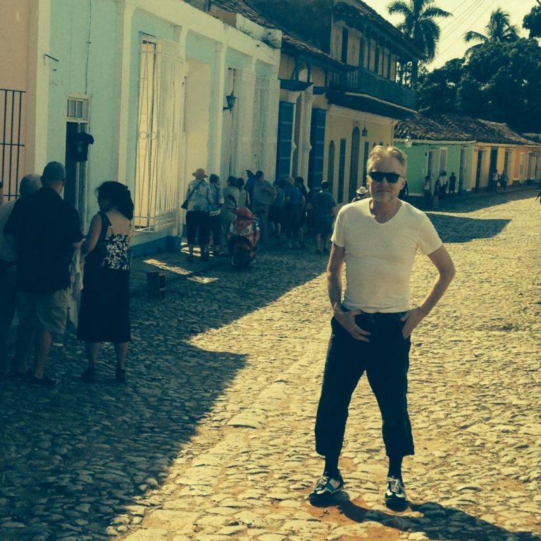 Estrada se poslavlja od znanega estetskega kirurga, ki je priznal: “Bolečine ne prenašam ravno najboljše”