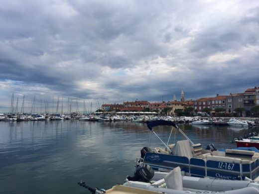 Izola: Kombi v morje