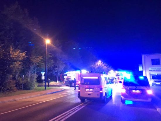 Huda nesreča v Ljubljani, udeležen avtobus, štiri odpeljali