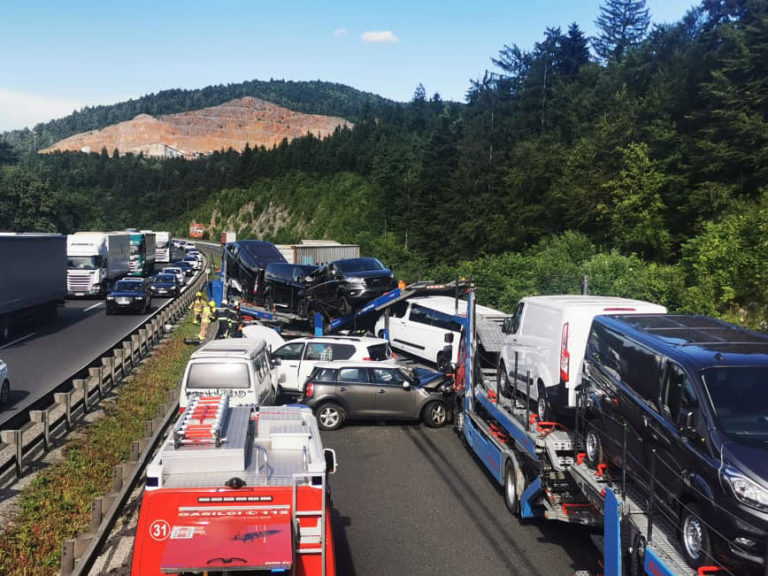 Verižno na avtocesti: Najprej 6 vozil, potem še tri