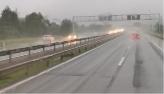 VIDEO: Voznik v napačno smer, dogajalo se je na naši avtocesti danes zjutraj