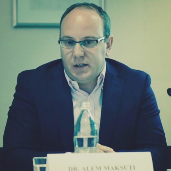 Kredibilnost pa taka! Črtice so še šle, ko je prišel do številk pa… Joj!