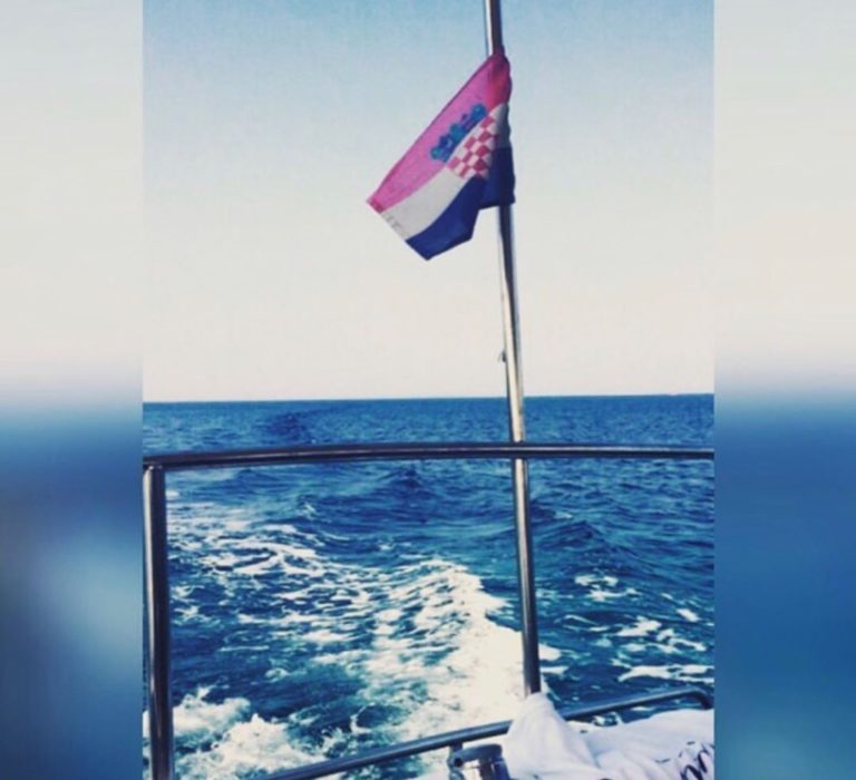 Ne le koronavirus, tudi ta nevarnost preži na vas na hrvaškem morju: Ženska se ga je dotaknila in končala na urgenci