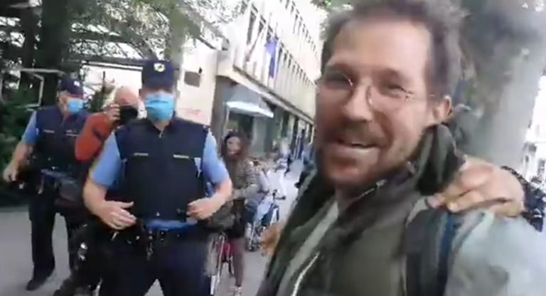 V tako dobri burleski Šarec še ni igral! Pricurljal prepirljiv zapis Jaše Jenulla, o protestnikih, ki jih ima za bolj škodljive od “desničarskih trolov”