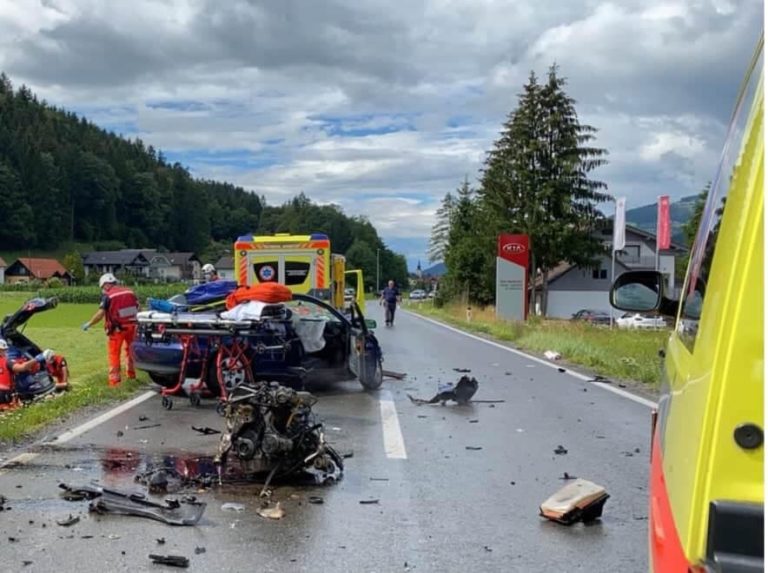 18-letni voznik norel po vozišči, z 21-letnico hudo, v avtu tudi najstnica