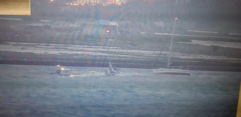 FOTO: Drama na slovenskem morju, družino z jadrnico nevihta odnesla na odprto