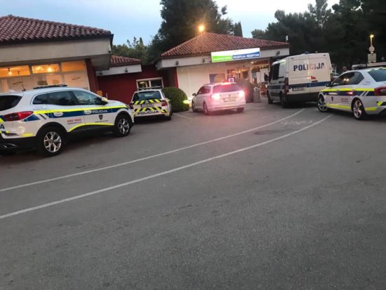 Počilo v avtokampu v Ankaranu, bilo naj bi jih okoli 30