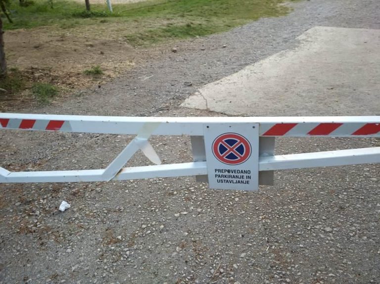 Smrt kopalca v Fiesi: reševalci zaradi zaklenjene zapornice niso mogli do moškega, ki je umiral, tudi defibrilatorja ni bilo