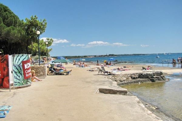 Ob 00.46 gorelo v avtokampu v Luciji