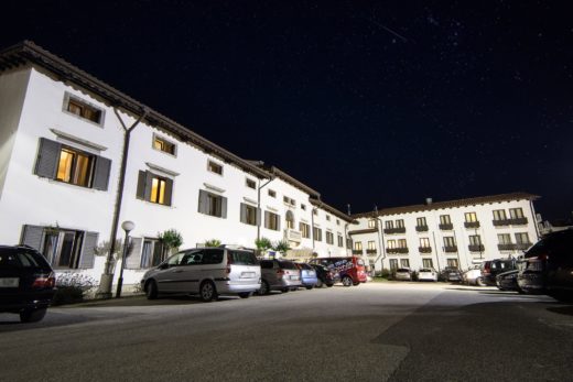 Zvečer zagorelo v hotelu, soba je uničena