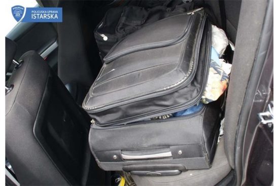 FOTO: Kaj je hotel početi 21-letni Slovenec na Hrvaškem? To so mu našli v avtu