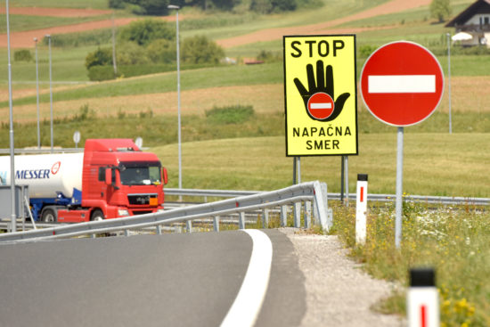 Vozi v napačno po avtocesti!