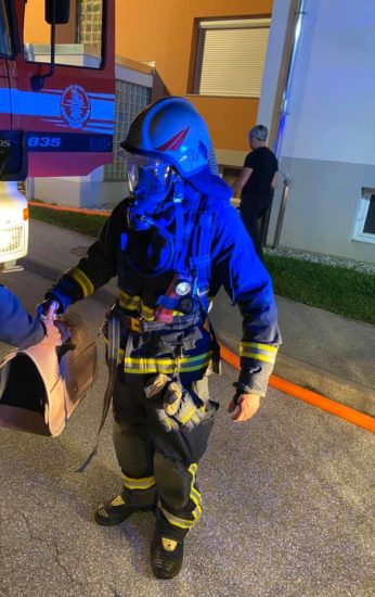 Izbuh požara: evakuirali 40 stanovalcev, pet jih je potrebovalo pomoč