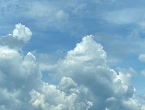 Mrzla nedelja, temperature bodo od 9 do 14°C, v ponedeljek le kakšna stopinja več