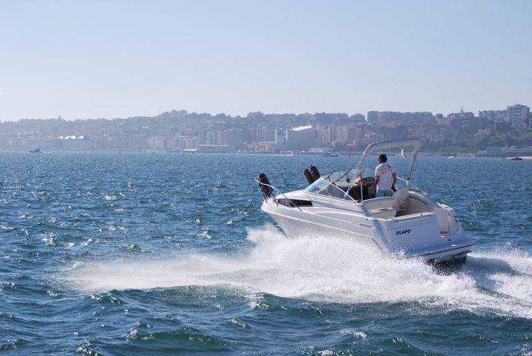 To je v bližini hrvaške obale počel Slovenec in pet Nemcev, kazen ne bo mala