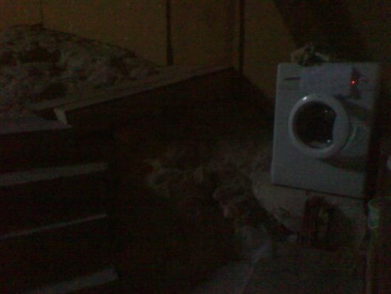 Zaradi pralnega stroja eno osebo odpeljali v bolnišnico