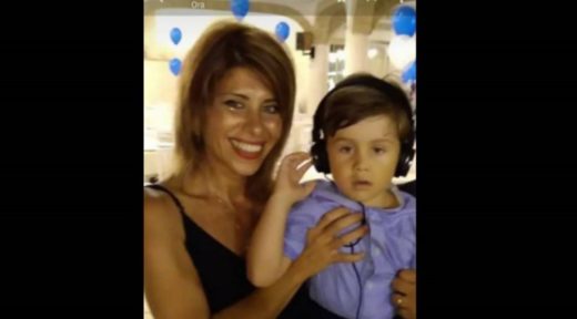 V sosednji državi po 16 dneh našli razmrcvarjeno truplo sina (4) glasbenice