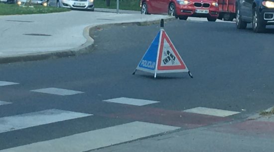 V krožišču v otroka na skiroju