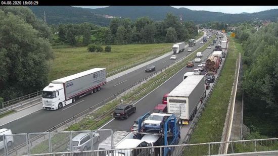 FOTO: Blokirana avtocesta proti morju