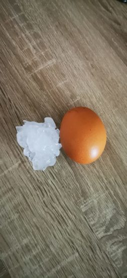 Arso ob 16.30 prižgal vijolično v dveh regijah, toča lahko pade še v dveh drugih