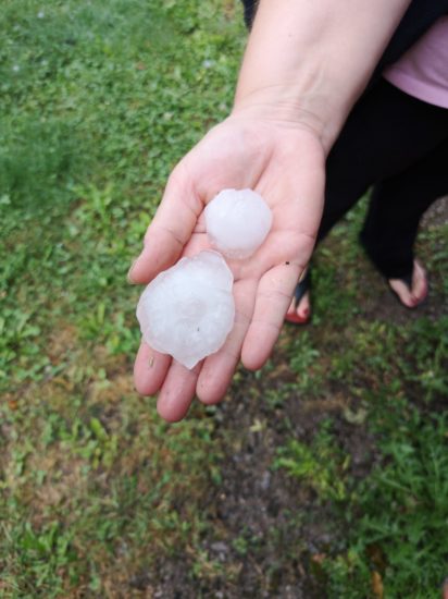 FOTO: Posnetki pustošenja neurja s točo po Sloveniji: V eni uri od juga proti severovzhodu uničilo na desetine hiš