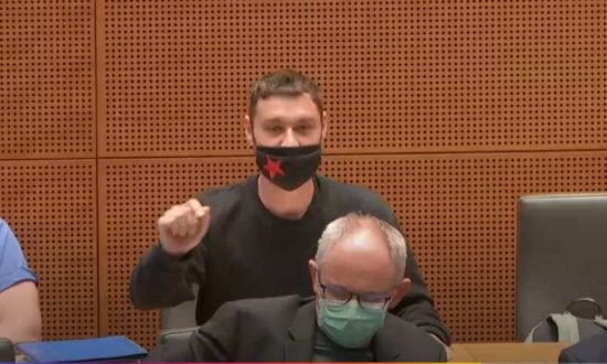 Kordiš besnel in zmerjal v DZ:  Čas, da se v DZ uvede redno testiranje uživanja drog!