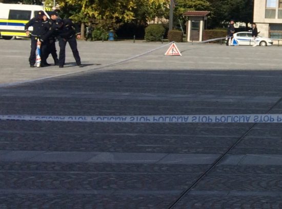 Moškega zadel strel, sporoča policija