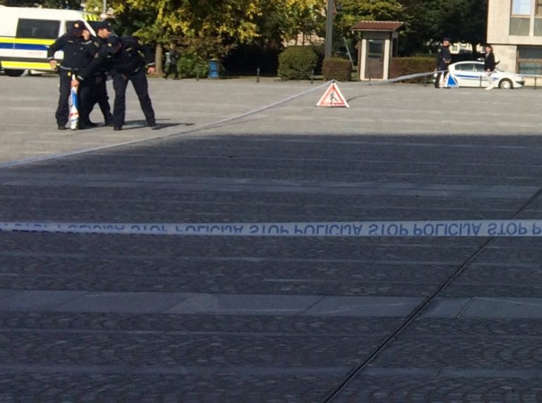 Huda nesreča: Del se mu je odtrgal in ga zadel