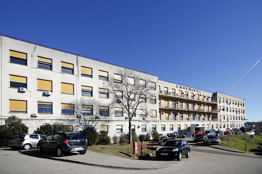 Iz bolnišnice pobegnil migrant okužen s korono, še vedno ga niso našli