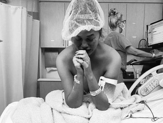 Pretresljivi prizori, Chrissy Teigen je izgubila otroka