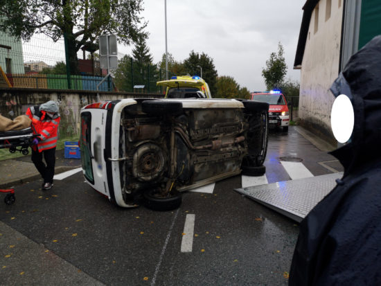 FOTO: Udarjal po vozilu, a bilo je prepozno