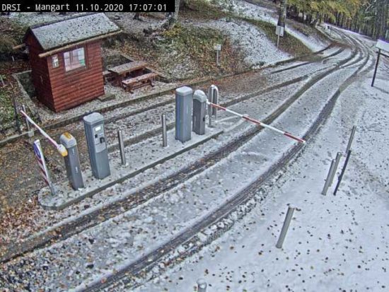 FOTO: Tako je že pobelilo slovenske ceste