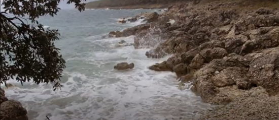 Grozljivka na Krku: babica umrla, ko je poskušala rešiti dedka in vnuka iz morja