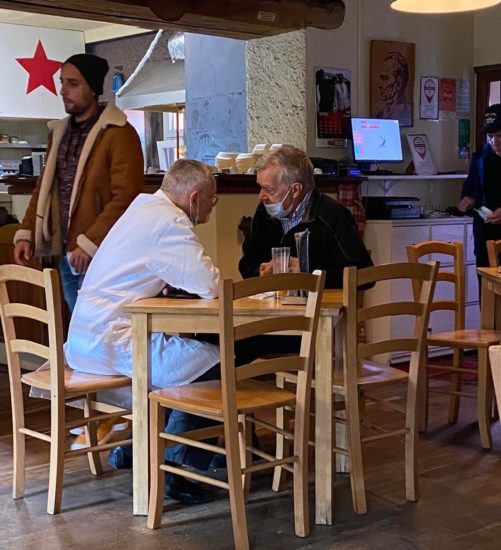 #Koronavirus: To so posnetki iz lokala pri UKC na dan, ko naj bi število okužb skočilo čez 500