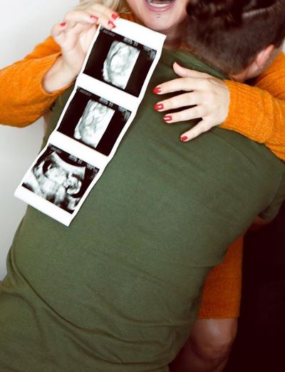 Priljubljena radijska voditeljica bo zibala