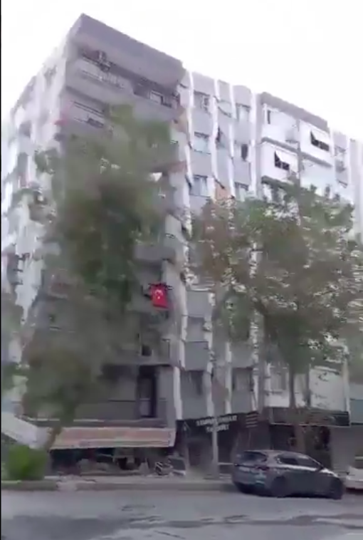 VIDEO: Strašen potres v Egejskem morju tresel tudi otoke: Bloki padali kot hiše iz kart