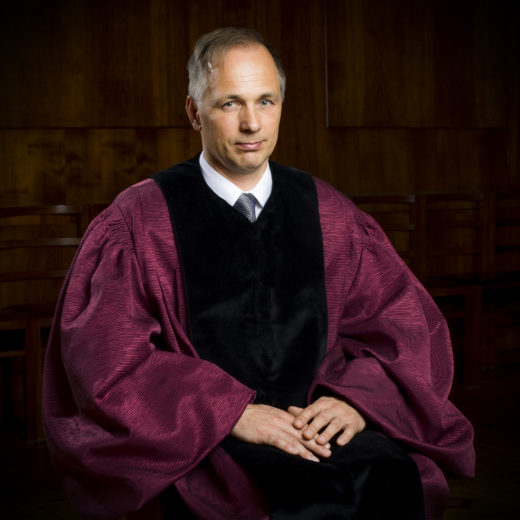 Škandal na ustavnem sodišču, predsednik dr. Rajko Knez se je zavil v molk