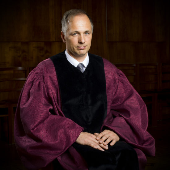 Škandal na ustavnem sodišču, predsednik dr. Rajko Knez se je zavil v molk